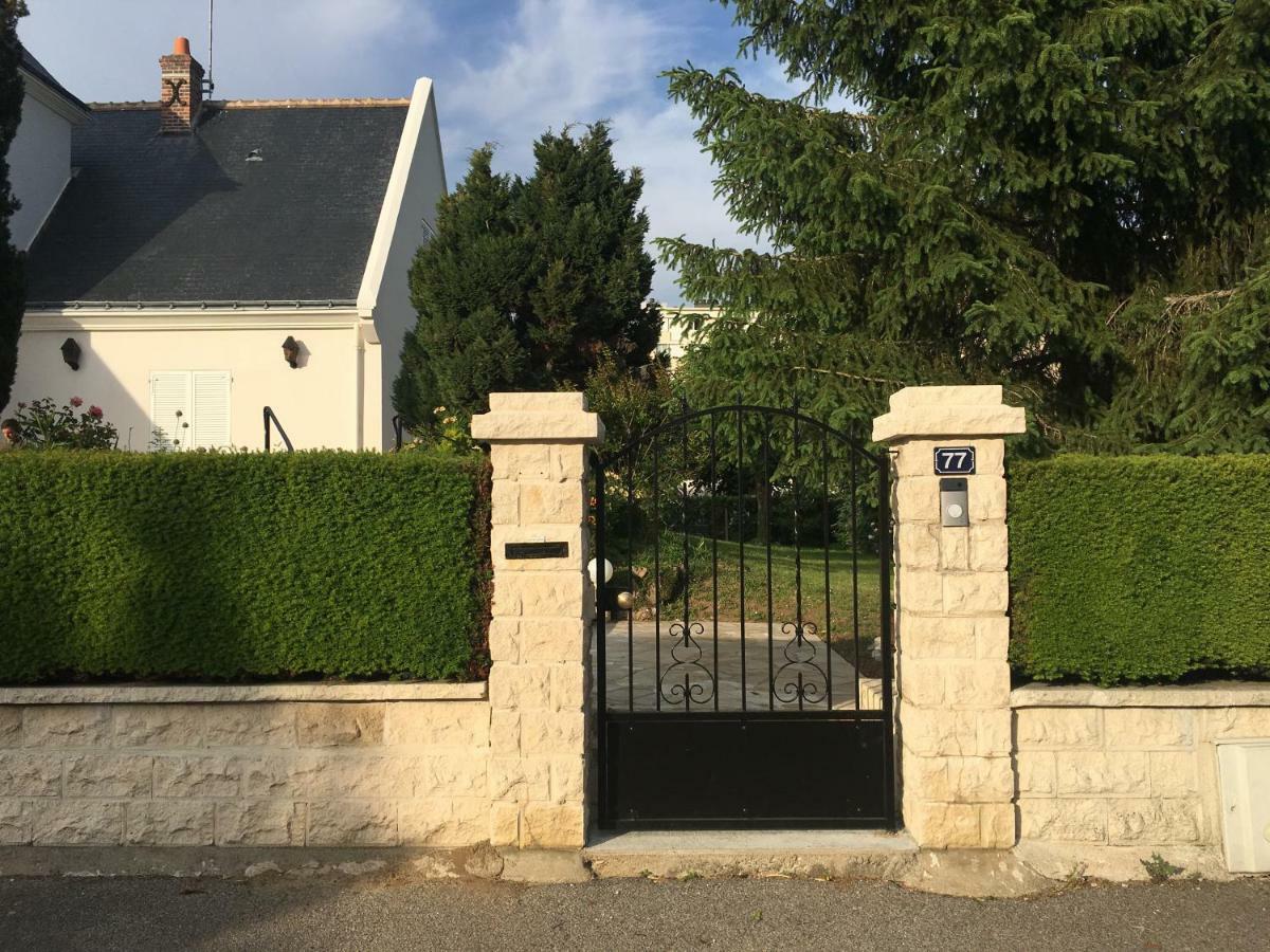 La Tour De Saint Cyr Saint-Cyr-sur-Loire Exterior foto