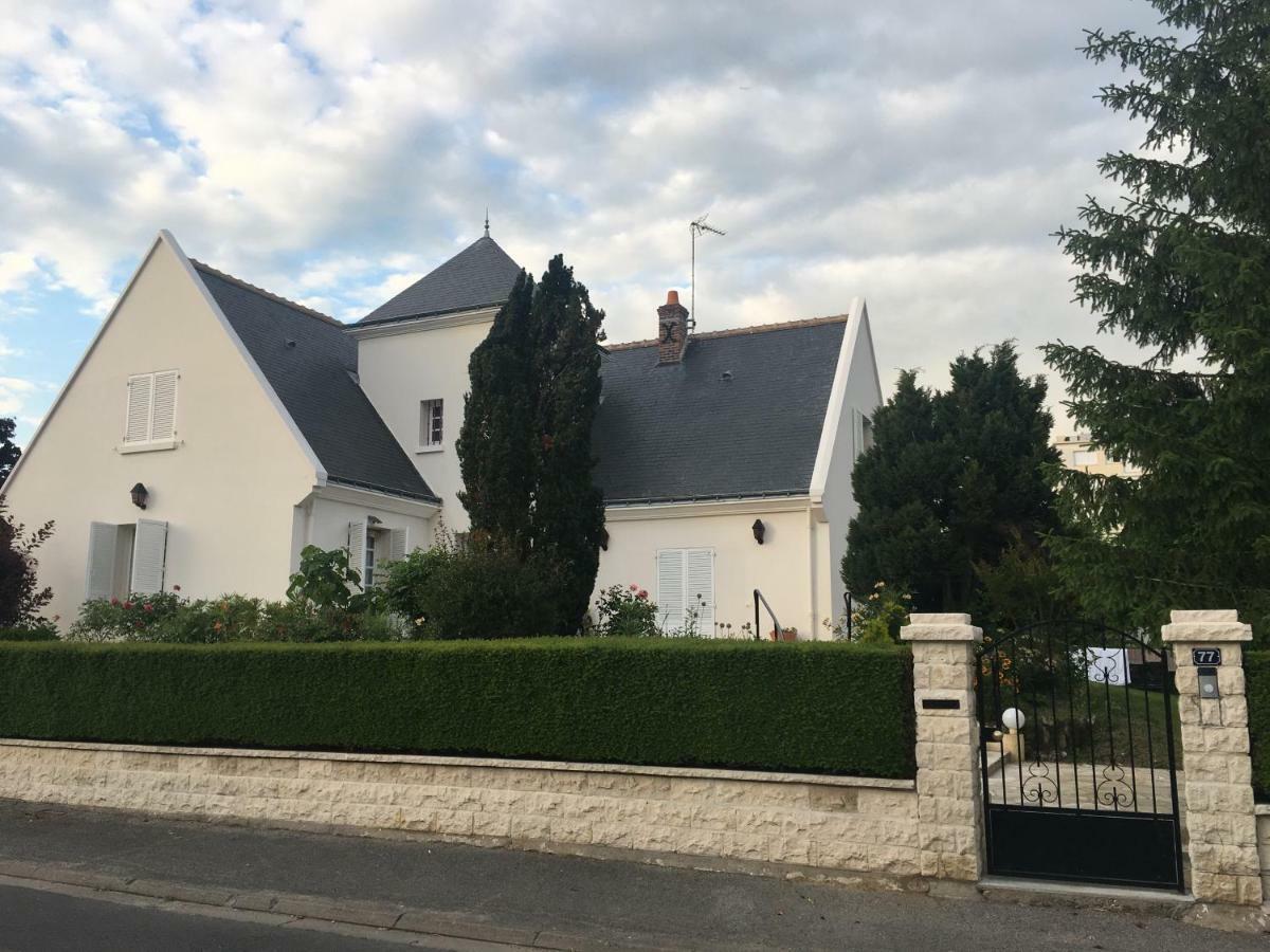 La Tour De Saint Cyr Saint-Cyr-sur-Loire Exterior foto